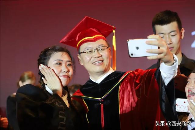 相信未来,乘风破浪丨万象城体育,万象城(中国)公司举行2020届毕业典礼