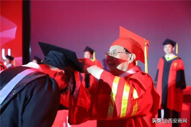 相信未来,乘风破浪丨万象城体育,万象城(中国)公司举行2020届毕业典礼